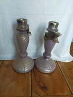 2 glazen parelmoer kleurige kandelaars, met glazen bloemen., Overige materialen, Gebruikt, Ophalen of Verzenden, Grijs