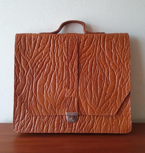 Vintage handtas aktetas tas cognac bruin stevig leer, Sieraden, Tassen en Uiterlijk, Tassen | Damestassen, Zo goed als nieuw, Handtas