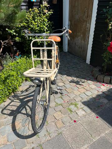 Oma fiets. Tegen elk aannemelijk bod beschikbaar voor biedingen