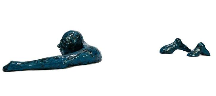 554. Keramisch beeld, Greetje Hoving – zwemmend figuur, Antiek en Kunst, Kunst | Beelden en Houtsnijwerken, Ophalen of Verzenden