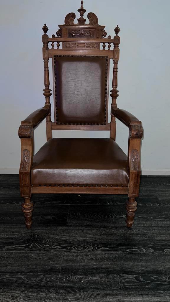 Antieke houten troonstoel / kerkstoel – gesneden hout, Antiek en Kunst, Antiek | Meubels | Stoelen en Banken, Ophalen