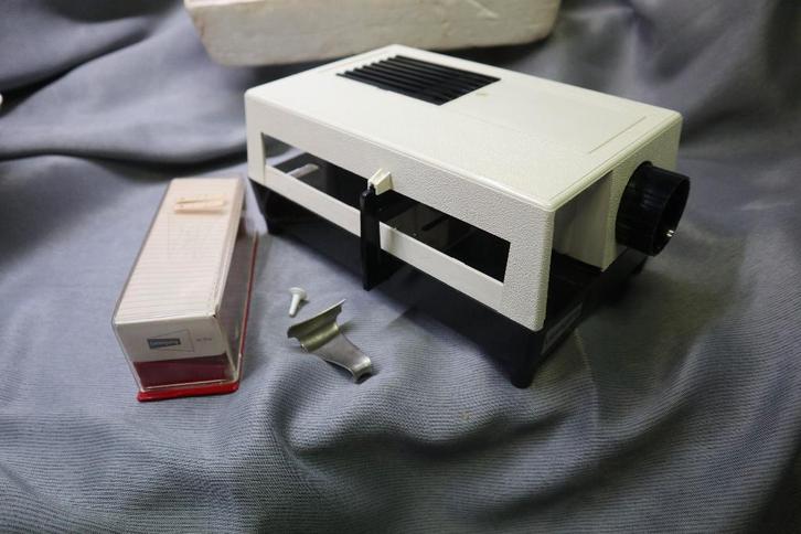 dia projector Liesegang 12J, Audio, Tv en Foto, Diaprojectors, Zo goed als nieuw, Ophalen of Verzenden