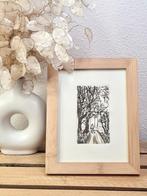 Eets, boswandeling met hond, in bamboe lijst 15x20 cm, Minder dan 50 cm, Nieuw, Ophalen of Verzenden, Minder dan 50 cm