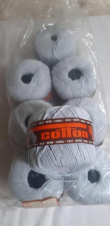 8 bollen Cotton 8/c, lichtblauw beschikbaar voor biedingen