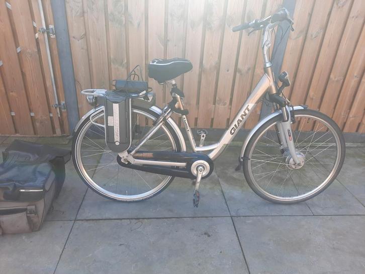 Giant dubbel twist met defect 28 inch 50 cm 8 versnellingen, Fietsen en Brommers, Elektrische fietsen, Zo goed als nieuw, Overige merken