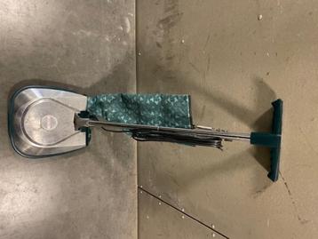 Boenmachine voor parket beschikbaar voor biedingen