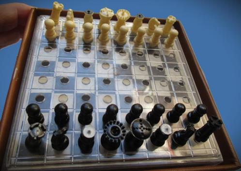 Schaak~Camping Schaakspel Sakk~Hongaarse reisversie jrn 60~S, Hobby en Vrije tijd, Gezelschapsspellen | Bordspellen, Gebruikt