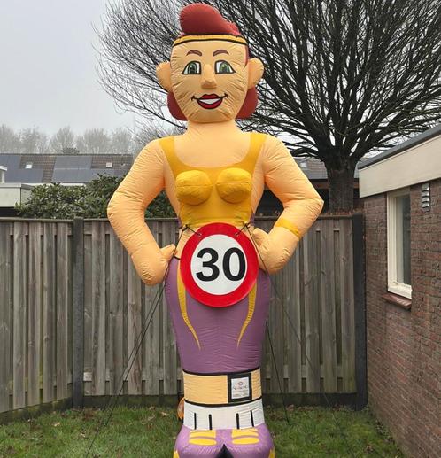 Sarah sportief te huur FUNLUCHT BEILEN 0613808090, Hobby en Vrije tijd, Feestartikelen | Verhuur, Zo goed als nieuw, Abraham of Sarah