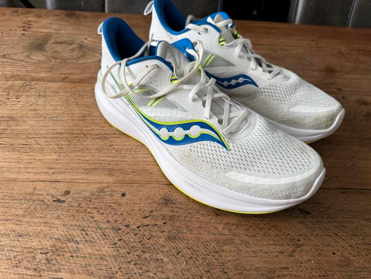 Saucony Omni 22 - Maat 48 (US 13) - Zo goed als nieuw!, Kleding | Heren, Schoenen, Zo goed als nieuw, Sportschoenen, Wit, Ophalen of Verzenden