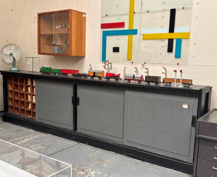 Vintage schoolkast/schuifdeurkast, Huis en Inrichting, Kasten | Overige, Gebruikt, Ophalen