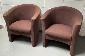 Twee goed zittende kuipstoelen beschikbaar voor biedingen