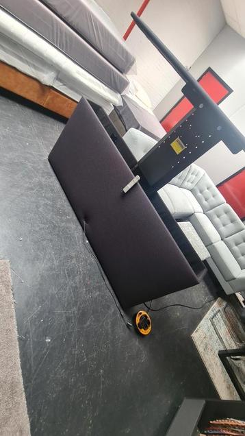 Nieuw voetbrod met tv lift zwart kleur stof maximaal 55 inch beschikbaar voor biedingen