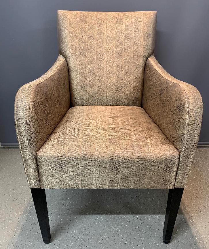 Luxe fauteuil van Macazz twv € 1268,00 Eric Kuster, Huis en Inrichting, Fauteuils, Zo goed als nieuw, Stof, Minder dan 75 cm, Ophalen of Verzenden