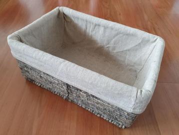Nieuwe rechthoekige mandje in een rotan look beschikbaar voor biedingen