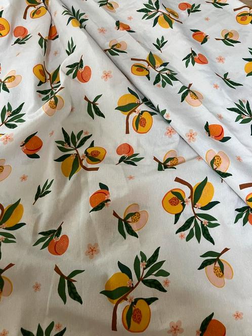 Tafelkleed met perzik print, Huis en Inrichting, Tafelkleden, Nieuw, Rechthoek, Binnen, Buiten, Ophalen