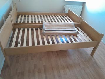 Bedden Seniorenbedden incl lattenbodem en matrasbeschermers beschikbaar voor biedingen