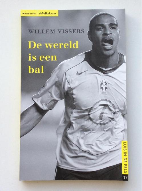 De wereld is een bal - Willem Vissers, Boeken, Sportboeken, Zo goed als nieuw, Balsport, Ophalen of Verzenden