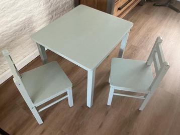 Peuter speel tafeltje en 2 stoeltjes eventueel apart te koop beschikbaar voor biedingen