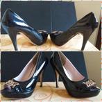 Zgan prachtig zwarte lak- pumps+goudkleurige schakels mt 40, Ophalen of Verzenden, Zo goed als nieuw, Zwart