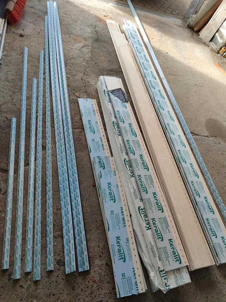 Keralit crème 143mm sponningdelen met houtnerf+profielen, Doe-het-zelf en Verbouw, Plinten en Afwerking, Zo goed als nieuw, Plinten