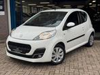 Peugeot 107 1.0 Active 2014 WIT 3drs AUT AIRCO APK NAP!, Auto's, Peugeot, Stof, Gebruikt, Zwart, 4 stoelen
