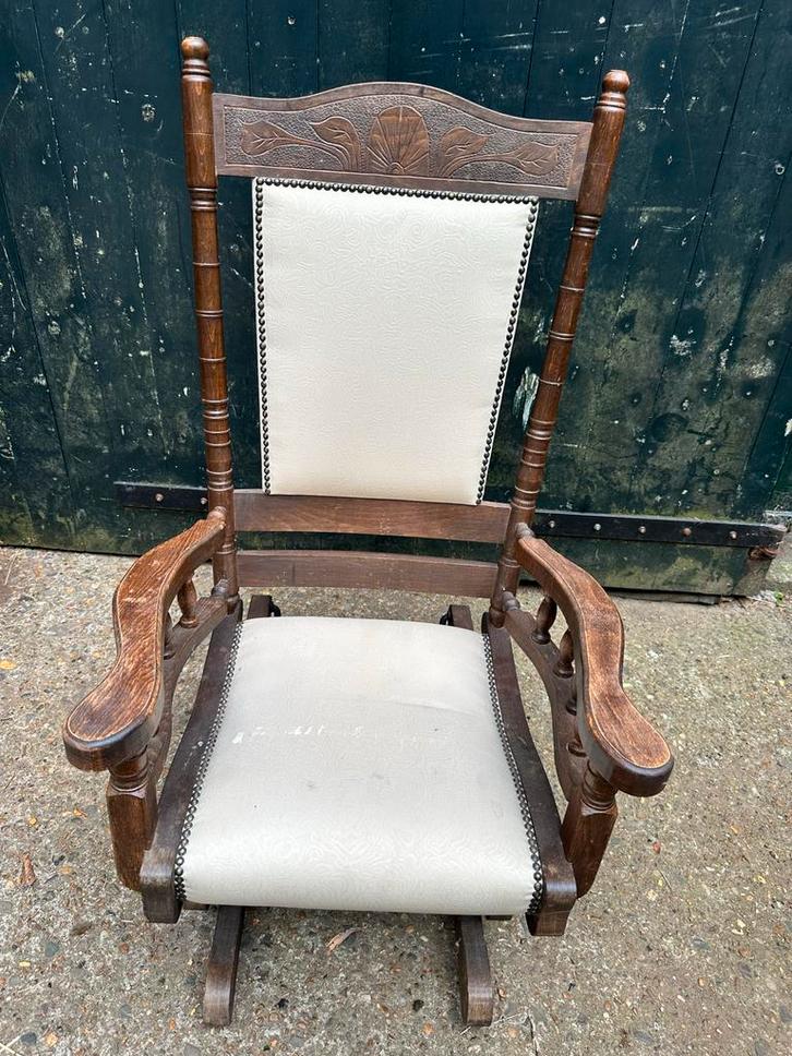 Antieke Schommelstoel met Uitgesneden Rugleuning, Antiek en Kunst, Antiek | Meubels | Stoelen en Banken, Ophalen