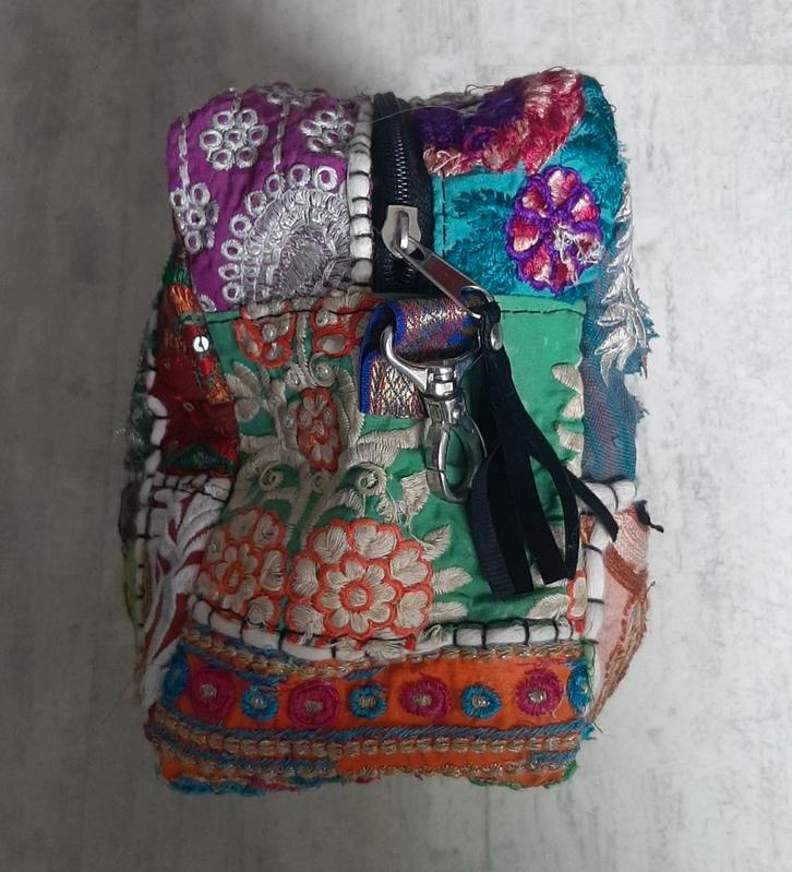 Handgemaakte toilettas/sieradentas uit India, Sieraden, Tassen en Uiterlijk, Tassen | Damestassen, Zo goed als nieuw, Handtas