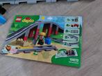 Duplo treinbrug en rails 10872, Ophalen, Zo goed als nieuw, Complete set, Duplo