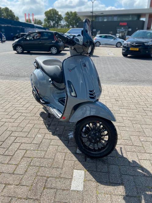 Vespa sprint, Fietsen en Brommers, Scooters | Vespa, Zo goed als nieuw, Maximaal 45 km/u, Benzine, Ophalen of Verzenden