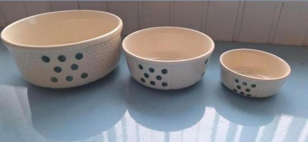 Drie puntgave vintage Franse nestschalen met stippen, Antiek en Kunst, Ophalen of Verzenden