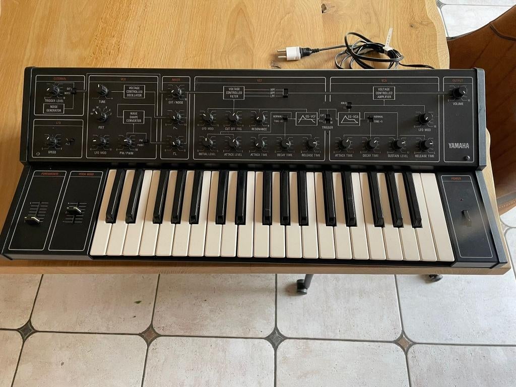 Yamaha CS10 + kenton Pro solo mk 2, Yamaha, Zo goed als nieuw, Met midi-aansluiting, Overige aantallen