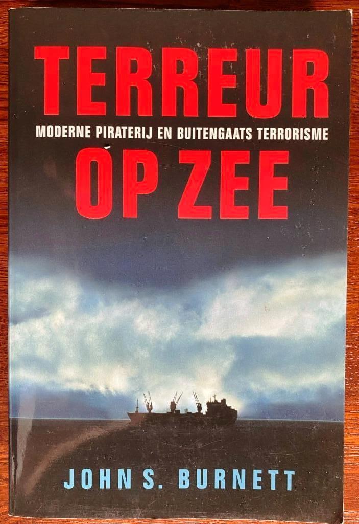 Terreur op zee - John S. Burnett, Boeken, Gelezen, Niet van toepassing, Ophalen of Verzenden, John S. Burnett