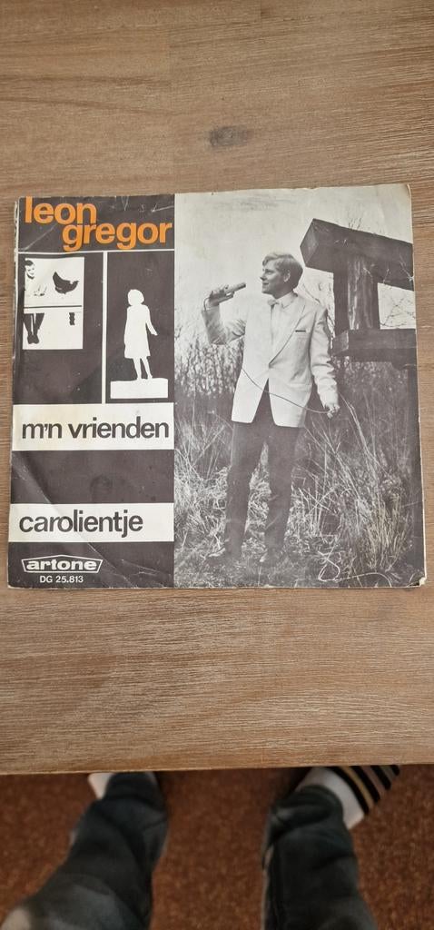 Leon gregor  /mijn vrienden kant  A / carolientje kant B, Ophalen of Verzenden, Gebruikt, Overige formaten, Levenslied of Smartlap