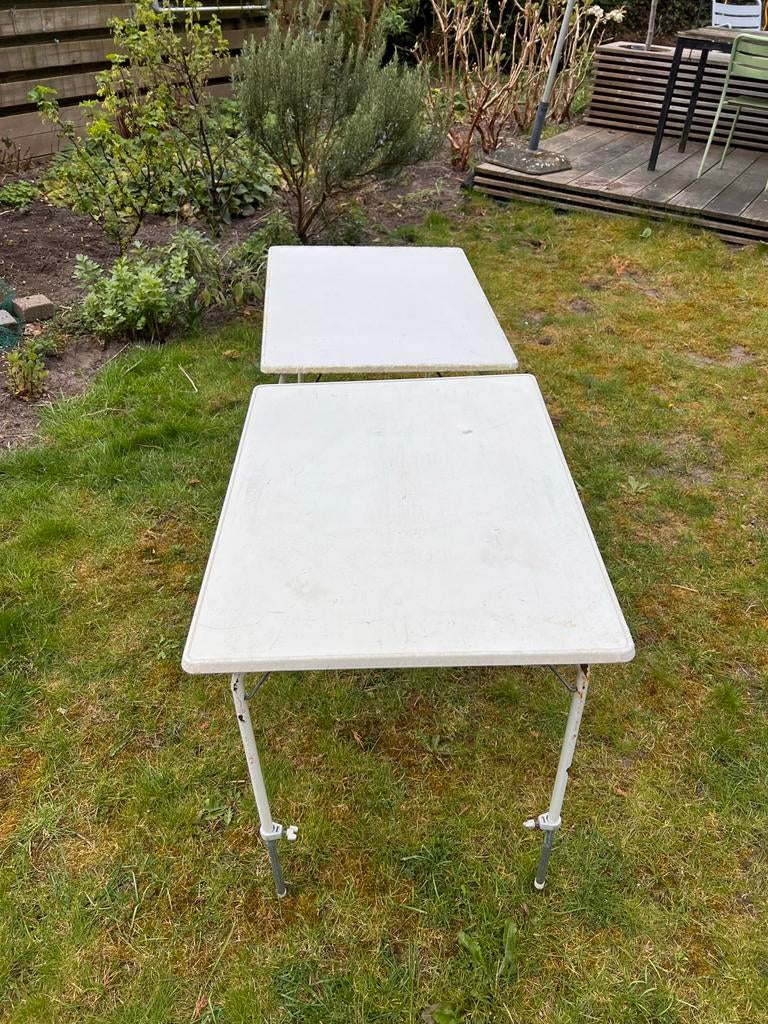 2 handige campingtafels - ideaal voor vrijmarkt & camping, Ophalen of Verzenden, Gebruikt, Campingtafel