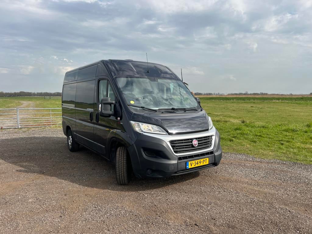 Fiat Ducato L2H2 Automaat 160PK (2019) – Zwart – 107.078 km, Auto's, Bestelauto's, Particulier, Achteruitrijcamera, Airbags, Airconditioning