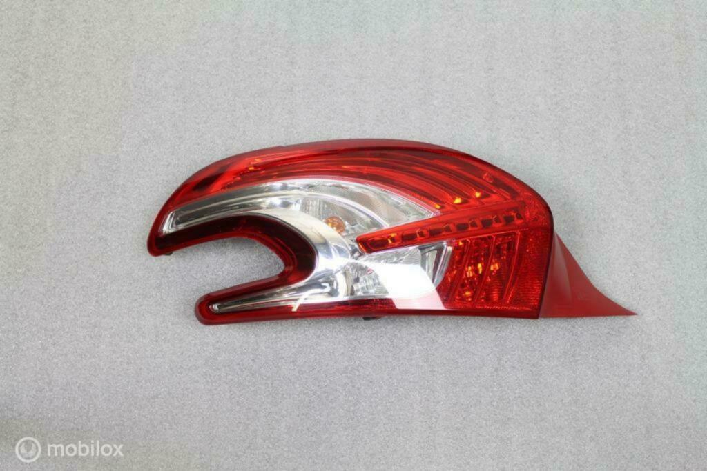 Achterlicht links peugeot 208 (2012-heden)
