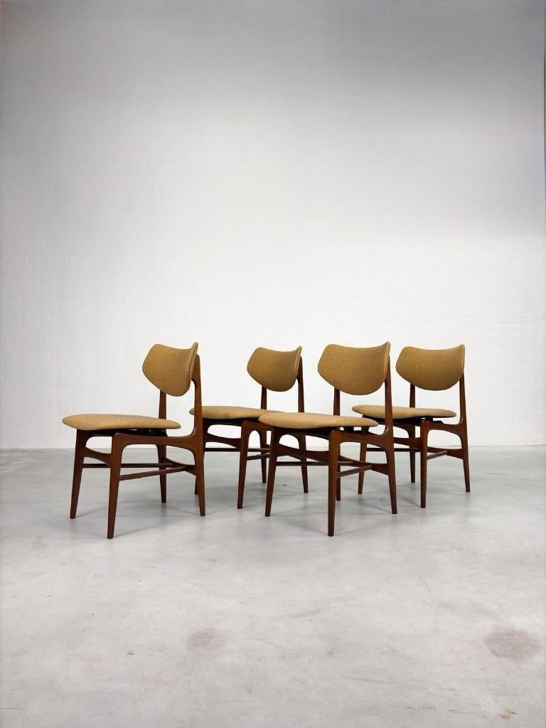 Set Vintage Eetkamerstoelen van Louis van Teeffelen, Huis en Inrichting, Stoelen, Ophalen, Bruin, Zo goed als nieuw, Vier