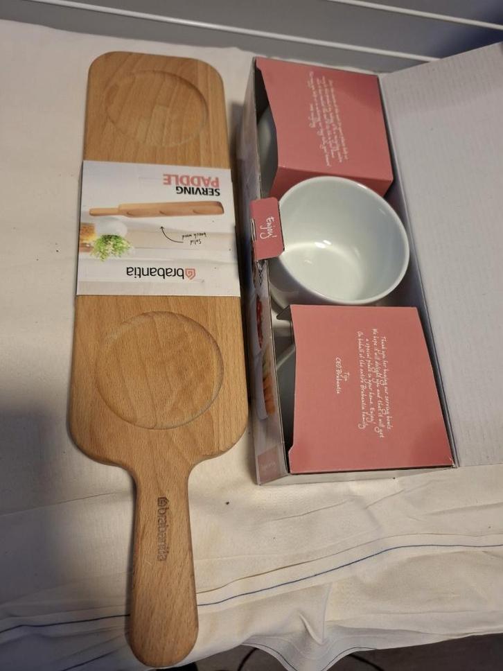 Brabantie serveerplank met 3 aardewerk schaaltjes, Huis en Inrichting, Keuken | Servies, Nieuw, Overige typen, Overige stijlen