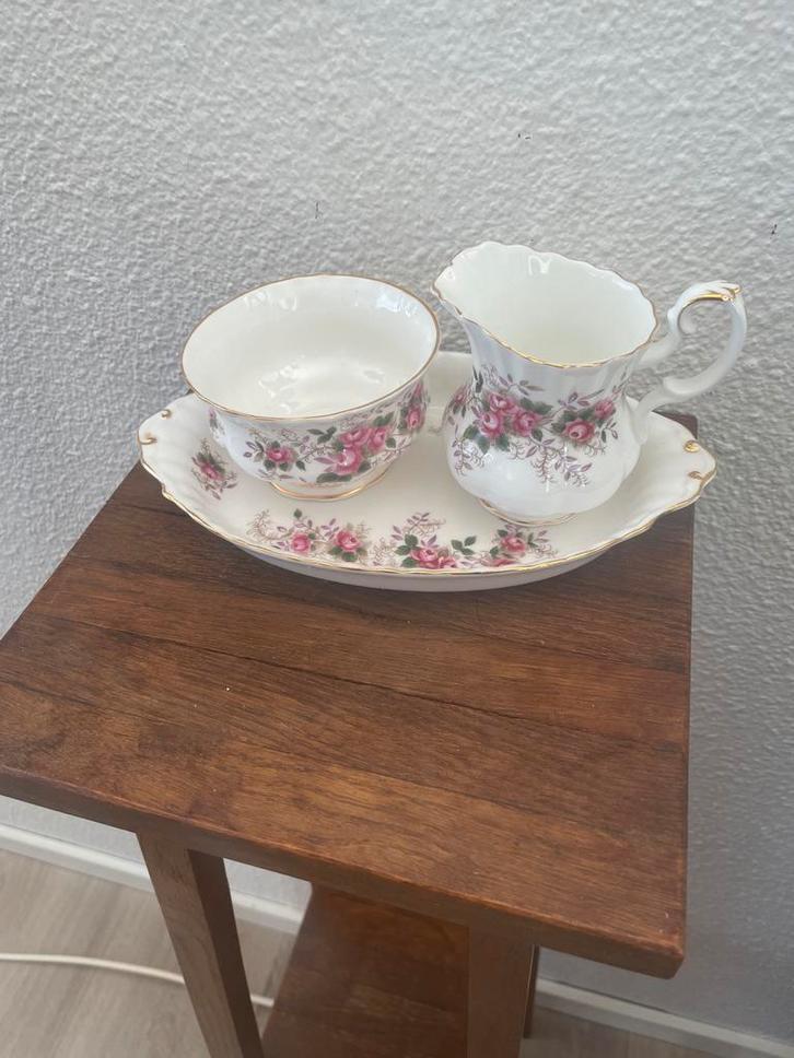 Royal Albert Lavender Rose suikerpot, melkkan en schaal, Antiek en Kunst, Antiek | Porselein, Ophalen of Verzenden