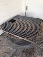 kuip met gegalvaniseerd rooster voor bijv. Waterornament, Ophalen of Verzenden, Gebruikt, Overige materialen, Overige typen