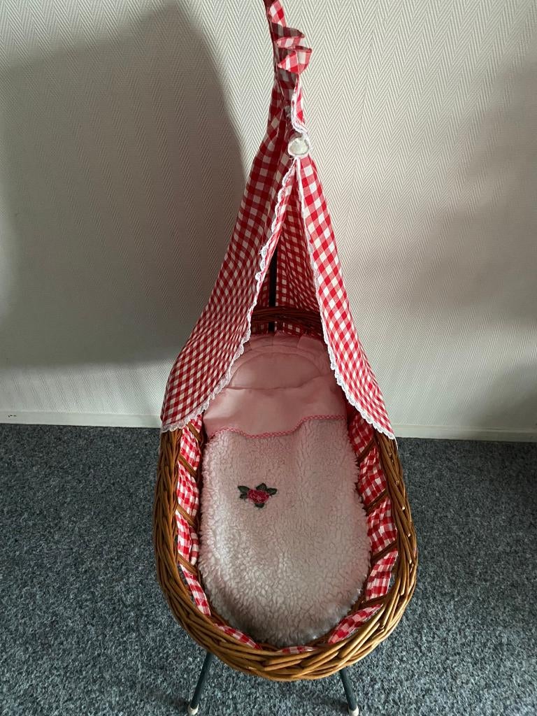 SCHATTIG POPPEN WIEGJE (VINTAGE), Ophalen of Verzenden, Gebruikt, Babypop