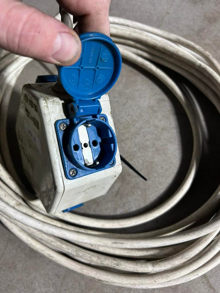 Verlengkabels 3 voudig, Ophalen, Zo goed als nieuw, Kabel of Snoer