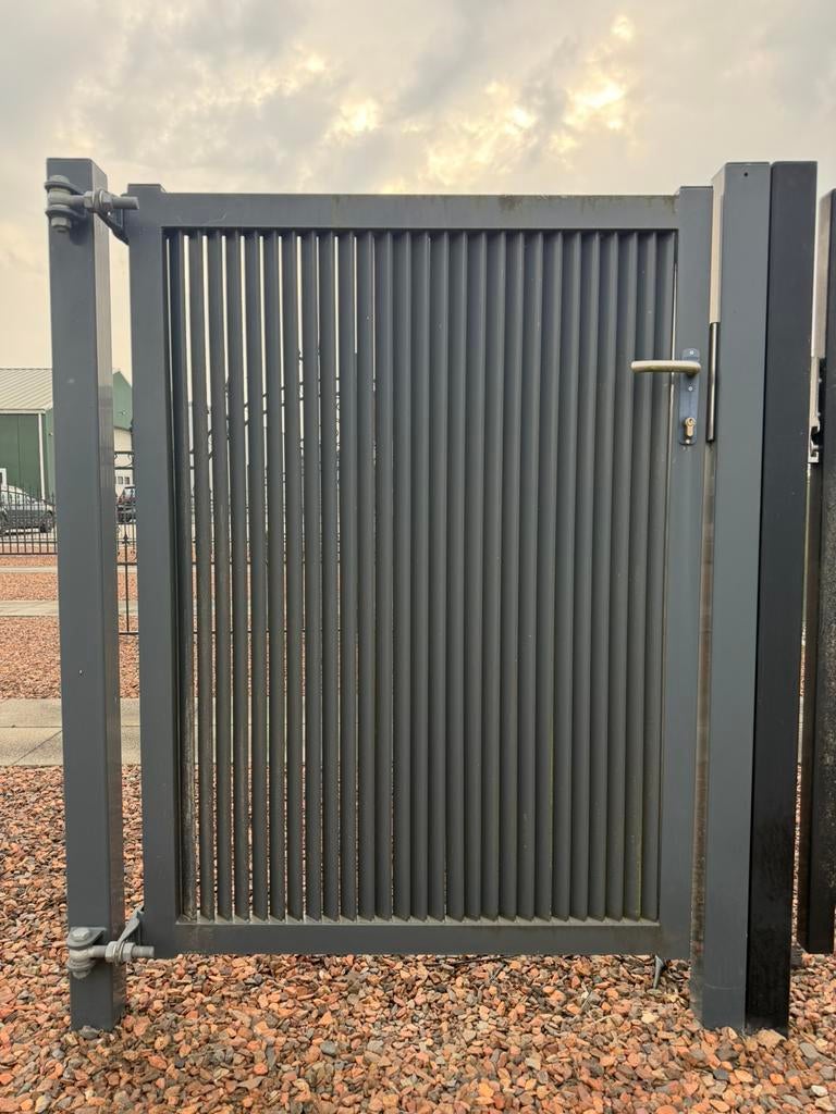 Enkele draaipoort antraciet 110x150 cm met palen, Tuin en Terras, Tuinpoorten, Ophalen, Gebruikt, 100 tot 150 cm, Info@momanhekwerk.nl