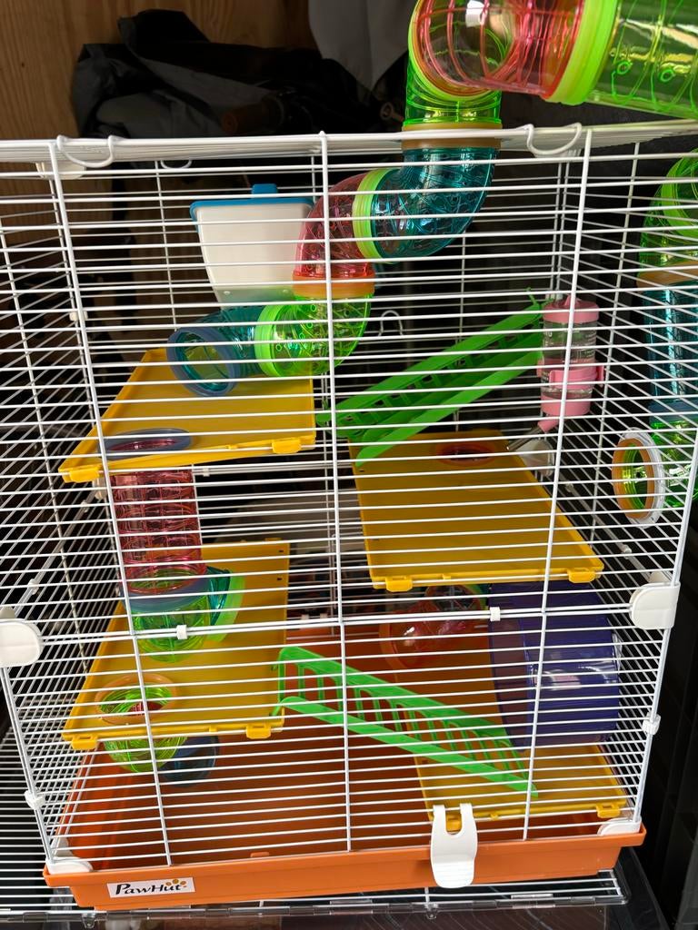 2 bijna nieuwe ruime knaagdierverblijven., Ophalen, Kooi, 110 cm of meer, 90 cm of meer