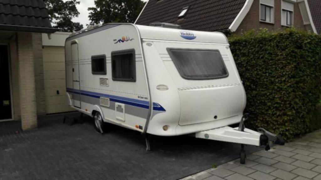 Hobby 440 SF caravan – met voortent, luifel & fietsendrager, Hobby, Treinzit, 750 - 1000 kg, Particulier