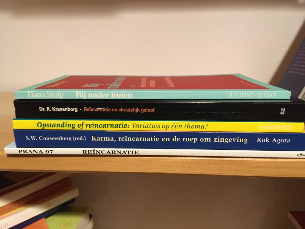 4 boeken + Prana: Reïncarnatie Karma Bijna-dood-ervaring, Boeken, Esoterie en Spiritualiteit, Ophalen of Verzenden, Zo goed als nieuw