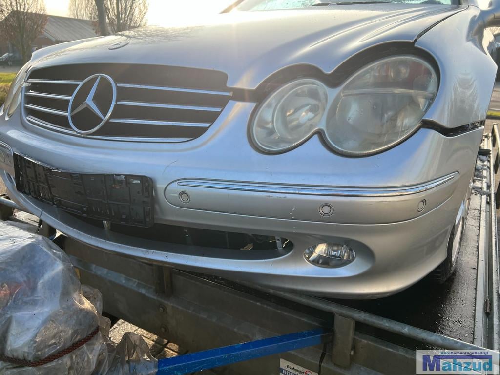 MERCEDES CLK W209 Zilver 744 voorbumper 2002-2009, Auto-onderdelen, Gebruikt, Mercedes-Benz AG, Mercedes-Benz, Ophalen of Verzenden