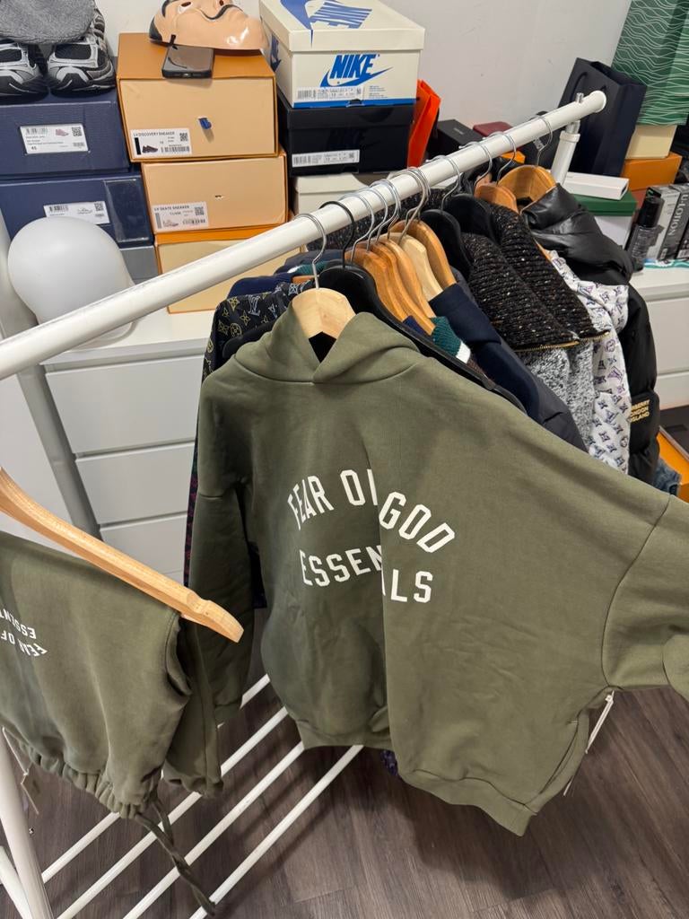 Fear of God Essentials Tracksuit Green, Kleding | Heren, Heren-kledingpakketten, Nieuw, Ophalen of Verzenden