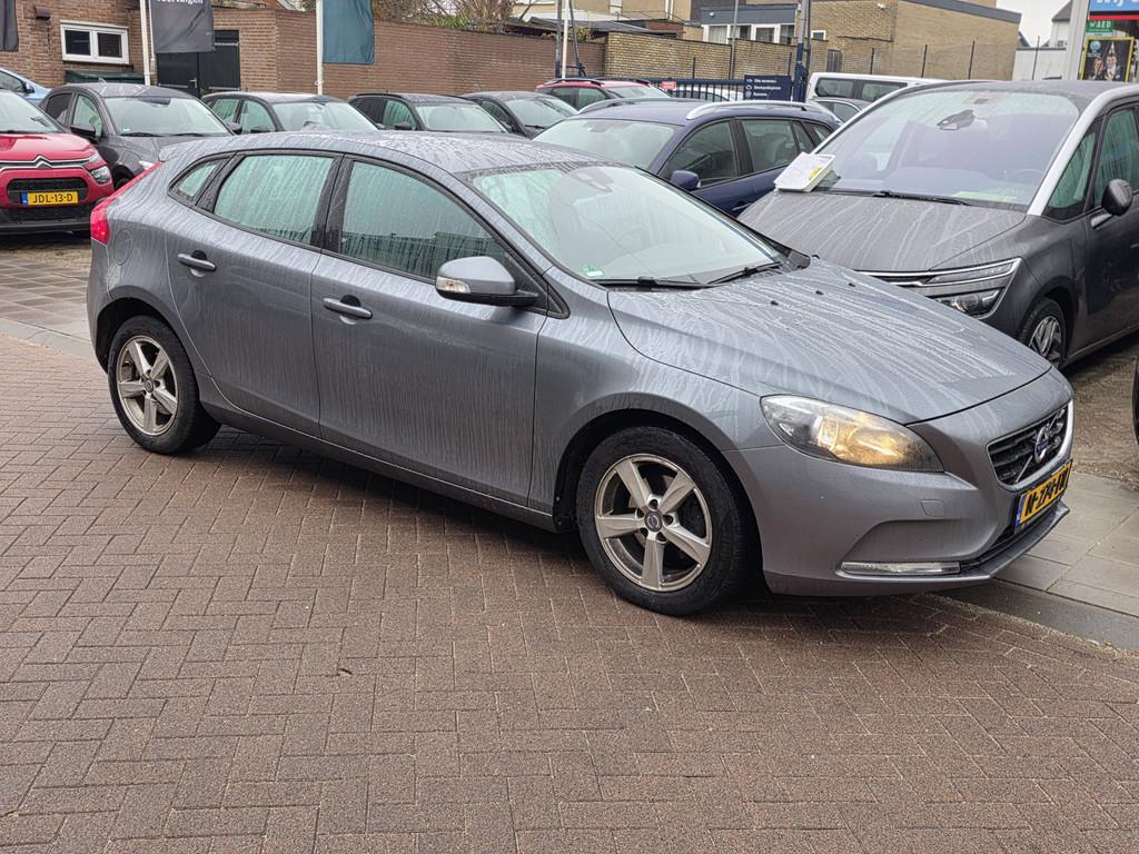 Volvo V40 2.0 D2 Nordic+ mooie auto! Rijdt en schakelt perfe, Voorwielaandrijving, Gebruikt, 4 cilinders, 1969 cc
