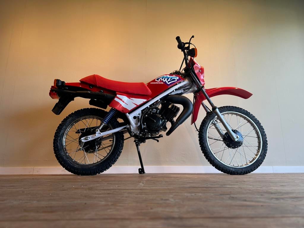 Honda MT5 scandinavisch rood wit NIEUW OPGEBOUWD, Fietsen en Brommers, Brommers | Honda, Ophalen of Verzenden, Zo goed als nieuw